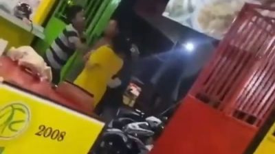 Seorang Pria Ngamuk Minta Warkop di Jalan Hertasning Ditutup