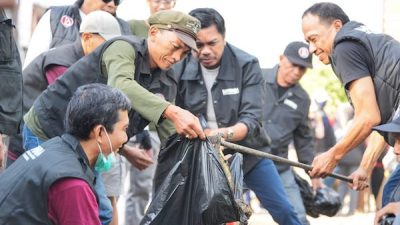 Sabtu Bersih Pemkot Makassar, Fokus Pertahankan Piala Adipura