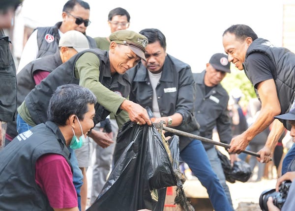 Sabtu Bersih Pemkot Makassar, Fokus Pertahankan Piala Adipura