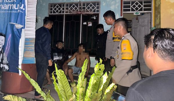 Polisi Amankan Pria Ngamuk Sambil Bawa Sajam