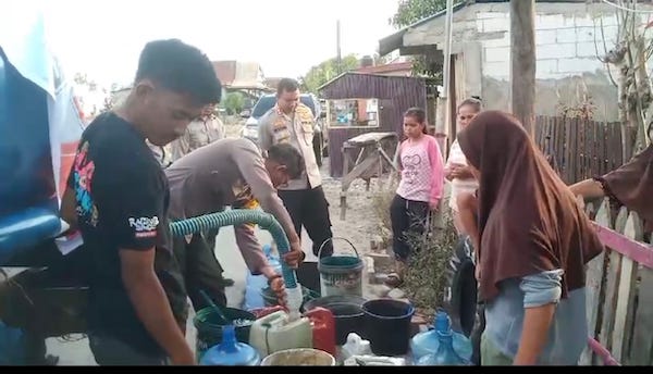 Akibat Fenomena El Nino, Kapolres Jeneponto Distribusikan Air Bersih ke Warga