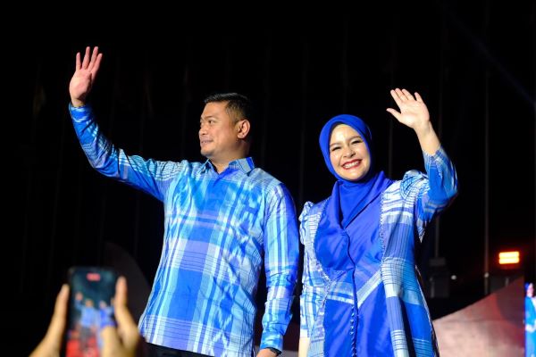 Bupati Gowa dan Istri Tampil Memukau di Fashion Show Hari Jadi Sulsel