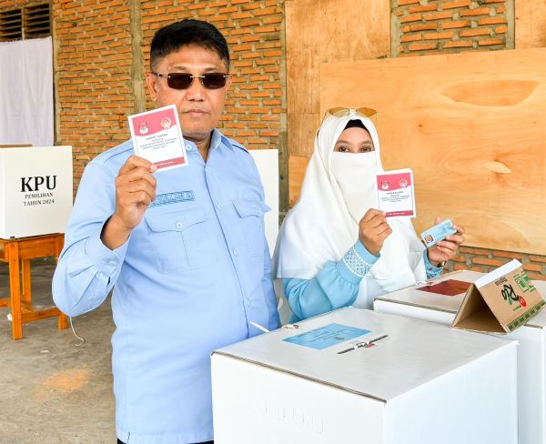 Calon Bupati Lutim Isrullah Ahmad, Mencoblos di Kampung Halamannya