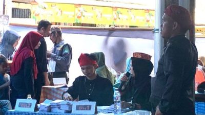 TPS Unik di Lutim, Perpaduan Budaya Suku Lokal Sambut Pilkada 2024