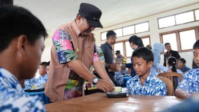 Sasar Pelosok, Pemprov Sulbar Uji Coba Makan Bergizi Gratis di SMPN 1 Nosu