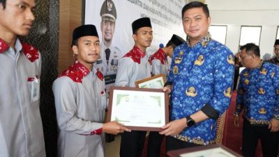 Pemkab Gowa Berikan Penghargaan ke-20 Mahasantri Terbaik