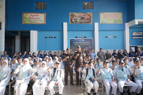 Edukasi Restorative Justice, Kejati Sulsel Gelar Peduli Pendidikan di SMPN 22 Makassar