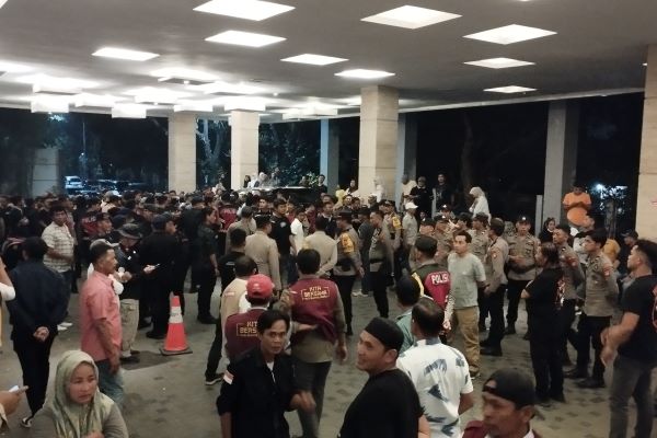 Nyaris Bentrok, Pendukung 2 Paslon Bupati Jeneponto Saling Ejek Usai Debat Publik