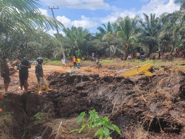 PUPR Bersama DPRD Sulbar Tinjau Fenomena Tanah Bergerak di Mateng