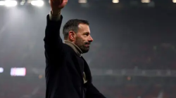 Ruud van Nistelrooy Resmi Tinggalkan Manchester United