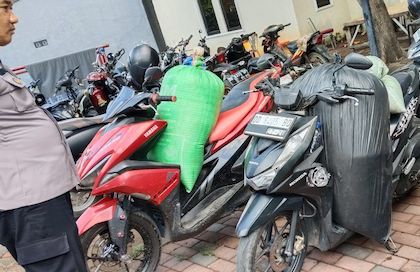 Polisi Amankan 3 Pria di Gowa dengan Ratusan Liter Miras