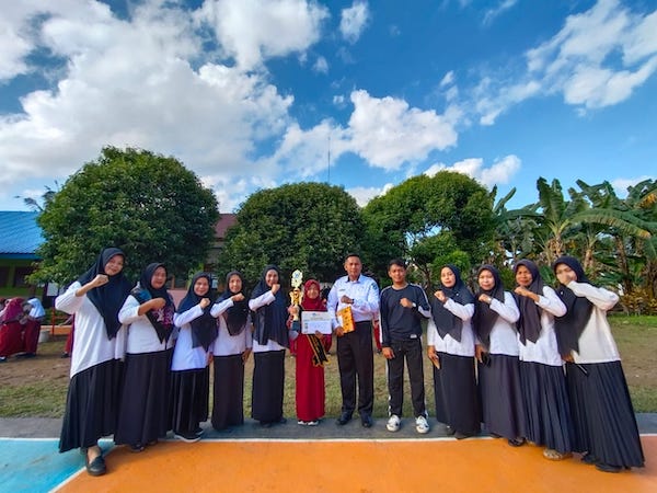 Andi Ahriani Ustari Raih Juara 1 Lomba Pidato FTBI Tingkat Sulsel