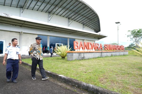 Tinjau Bandara Sumarorong, Bahtiar Bahas Rencana Penerbangan Mamasa-Toraja dan Mamuju