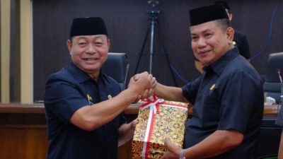 Pemkab Gowa Serahkan Nota Keuangan dan Ranperda APBD ke DPRD