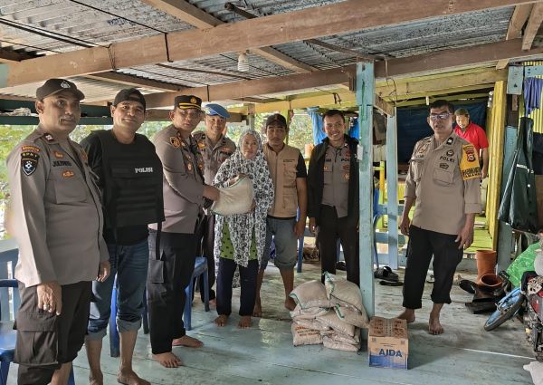 Polsek Manggala Kunjungi Warga Romang Tangaya yang Terdampak Banjir