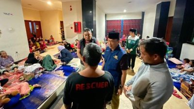 Kunjungi Titik Banjir, Pj Gubernur Sulsel Pastikan Keselamatan Pengungsi