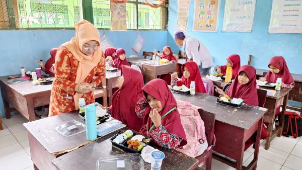 Jelang HAB-79, DWP Kemenag Sulsel Bagikan Makanan Bergizi Gratis