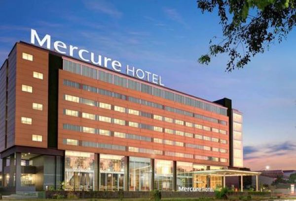 Harga Spesial dan Paket Lengkap Tahun Baru di Mercure Makassar