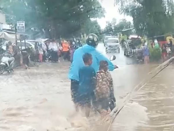 Hujan Deras dan Sungai Meluap, Banjir Rendam Wilayah Tamanroya Jeneponto