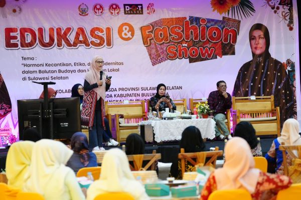 Peringati Hari Ibu, Dekranasda Sulsel dan Bulukumba Kolaborasi Gelar Edukasi dan Fashion Show