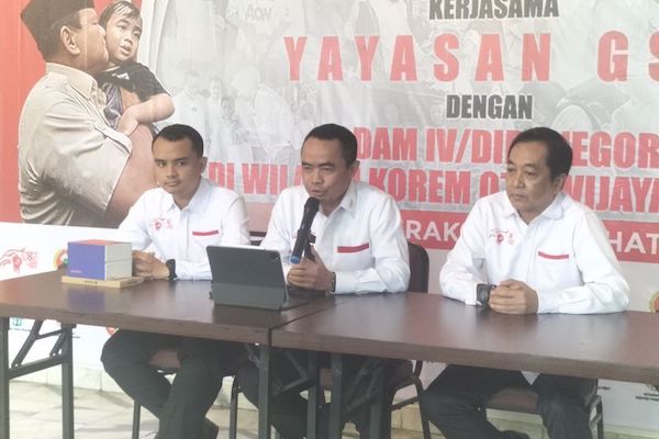 Prabowo Gelontorkan Dana Pribadi Sebesar Rp2,5 Miliar untuk Bansos