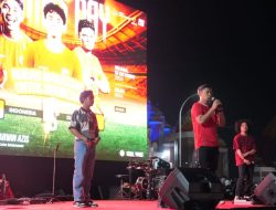 Bapenda Makassar Ikut Nobar di Lego-Lego Bersama Masyarakat Dukung Timnas Indonesia