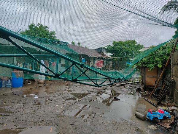 Tiang Penyangga Lapangan Golf Roboh, 15 Rumah Warga di Makassar Rusak