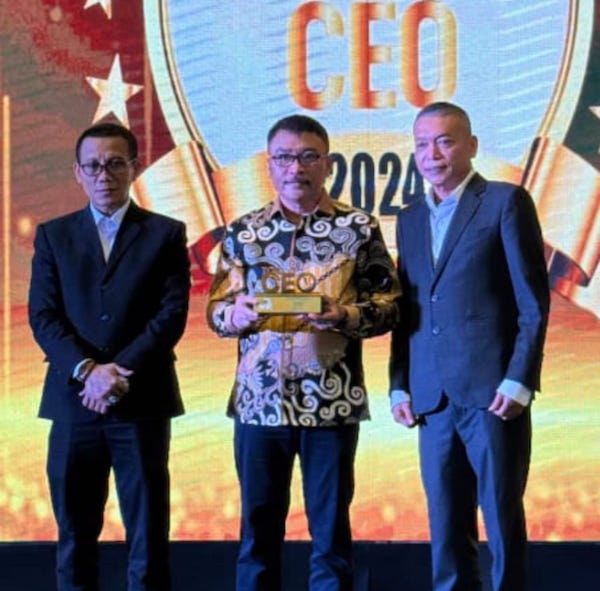 Direktur Utama Bank Sulselbar Raih Penghargaan Top 100 CEO 2024