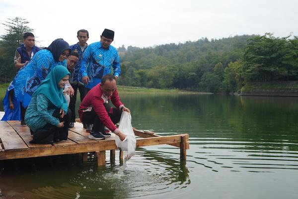 Pemprov Sulsel Salurkan 5 Juta Bibit Benih Perikanan Gratis Bagi Masyarakat