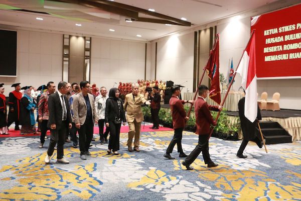 Hadiri Wisuda Stikes PH, Wabup Bulukumba Bangga Alumninya Bekerja di Luar Negeri