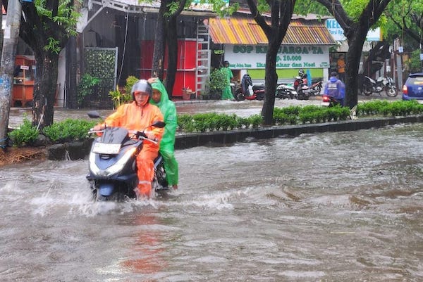 Waspada! Hujan Terus Mengguyur Kota Makassar Sejumlah Wilayah Terendam Banjir