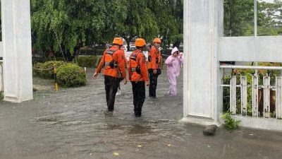 RSI Faisal Makassar Diredam Banjir, Pasien Dievakuasi