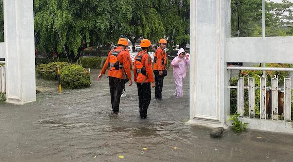 RSI Faisal Makassar Diredam Banjir, Pasien Dievakuasi