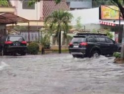 Hujan Deras Genangi Sejumlah Titik di Makassar, BPBD Minta Warga Waspada