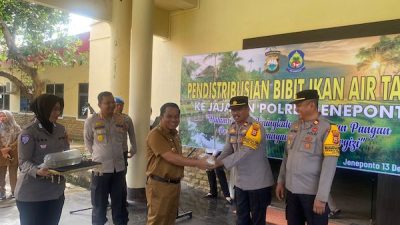 Wujudkan Program Ketahanan Pangan, Pj Bupati Serahkan Bibit Ikan ke Polres Jeneponto