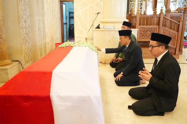 Pj Gubernur Sulsel Melepas Jenazah Kakanwil Kemenag Sulsel Muh Tonang