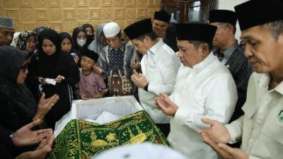 Pimpin Pelepasan Jenazah, Wamenag Apresiasi Kesederhanaan Almarhum Muh Tonang