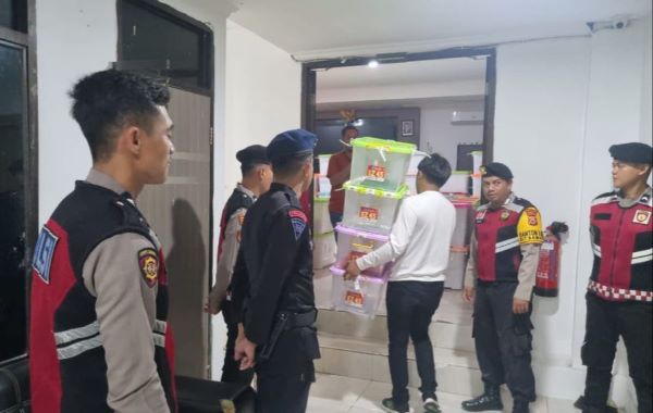 Polrestabes Makassar Kawal Ketat Hasil Rekapitulasi Suara ke KPU