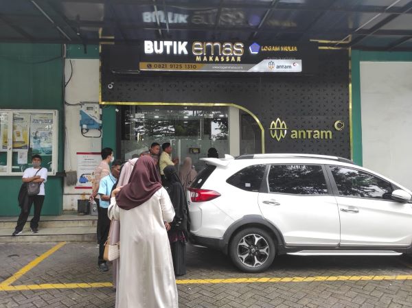 Tren Investasi Meningkat, Stok Emas Antam Ludes di Makassar