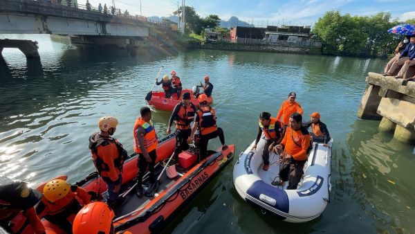 Usai Dua Hari Pencarian, Basarnas Temukan Remaja Tenggelam di Sungai Kalibone