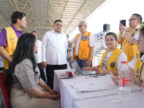 Dukung Proses Belajar, 20 Ribu Siswa di Makassar Dapat Kacamata Gratis