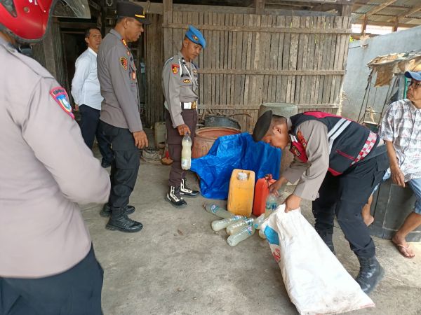 Gelar Razia, Polres Jeneponto Kembali Sita Ratusan Botol Miras dan Minuman Tradisional