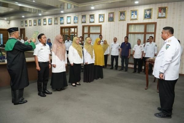 Tingkatkatkan Mutu Pendidikan, Bupati Maros Lantik Lima Pengawas Sekolah