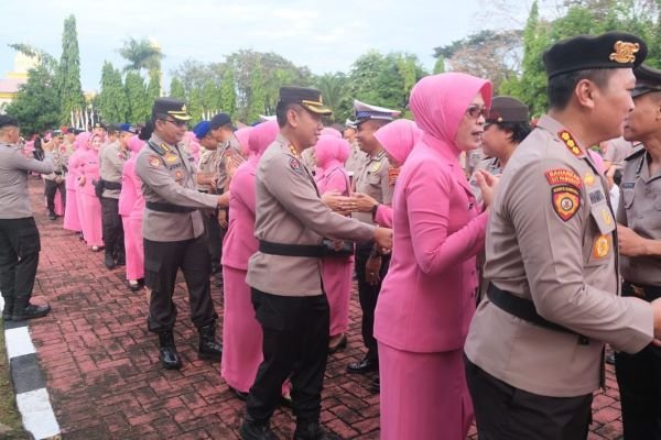 1126 Personil dan PNS Polda Sulsel Mendapatkan Kenaikan Pangkat