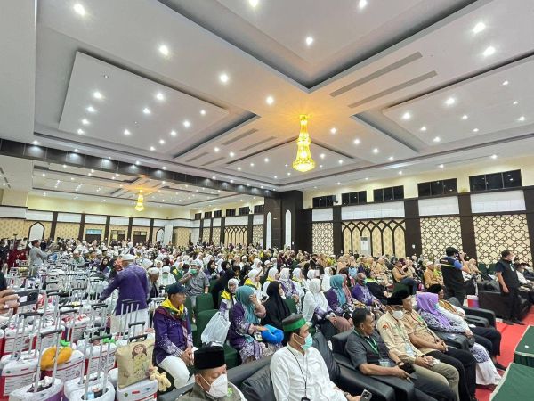 Jemaah Haji Kloter 4 Embarkasi Makassar Tiba di Tanah Air