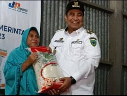 Bupati Maros Salurkan Cadangan Beras Untuk Bantuan Pangan KPM