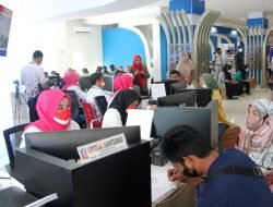 Atas Kiprahnya Saat Jabat Kadis DPMPTSK Maros, Andi Rosman Diganjar Penghargaan