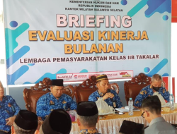 Pastikan Petugas Profesional, Kalapas Takalar Gelar Rapat Evaluasi