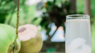 Manfaat Minum Air Kelapa di Malam Hari Sebelum Tidur