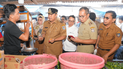 Bupati dan Wabup Maros Dampingi Pj Gubernur Sulsel Tinjau Pasar Rakyat Butta Salewangang